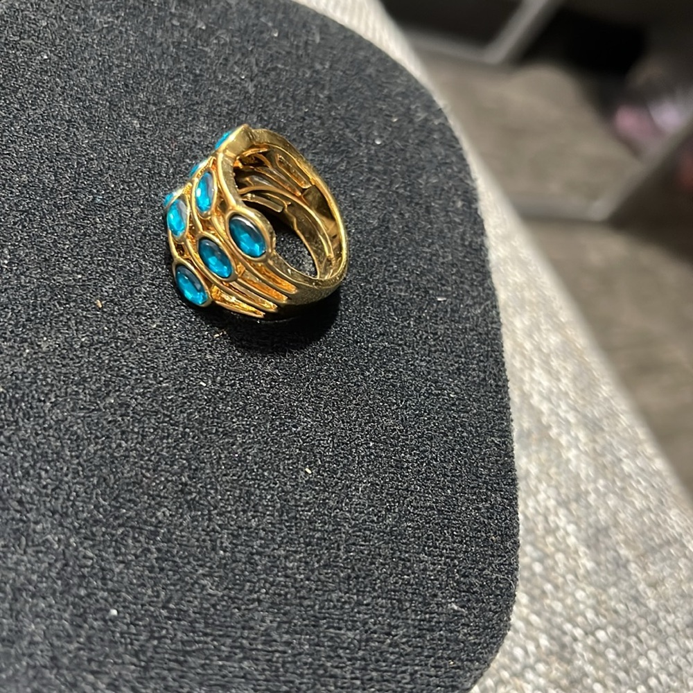 Elegant Gold and Blue Gemstone Ring - Picture 2 of 3
